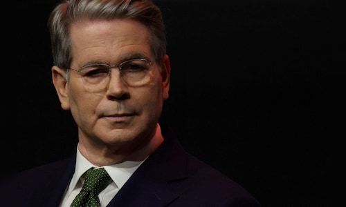 CNBCTV18News's tweet image. In a sharp departure from the #TrumpAdministration's official stance, US Treasury Secretary #ScottBessent (@SecScottBessent) tells spooked investors that he expects a thaw in #USChinaRelations

#TrumpTariffs #TrumpWatch #USChinaTariffs

buff.ly/3uWcPub