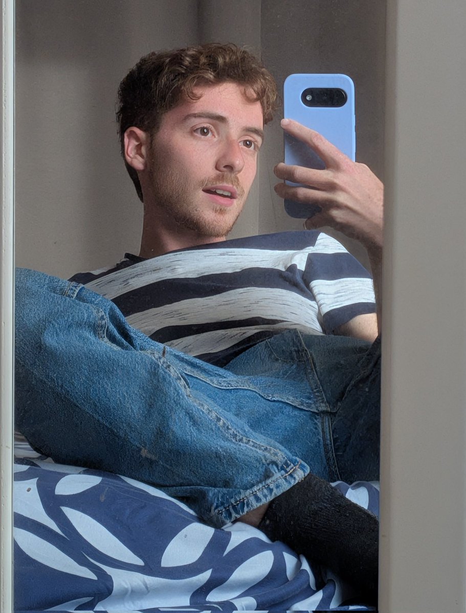 aespacelex's tweet image. vintage tee, brand new phone 📱