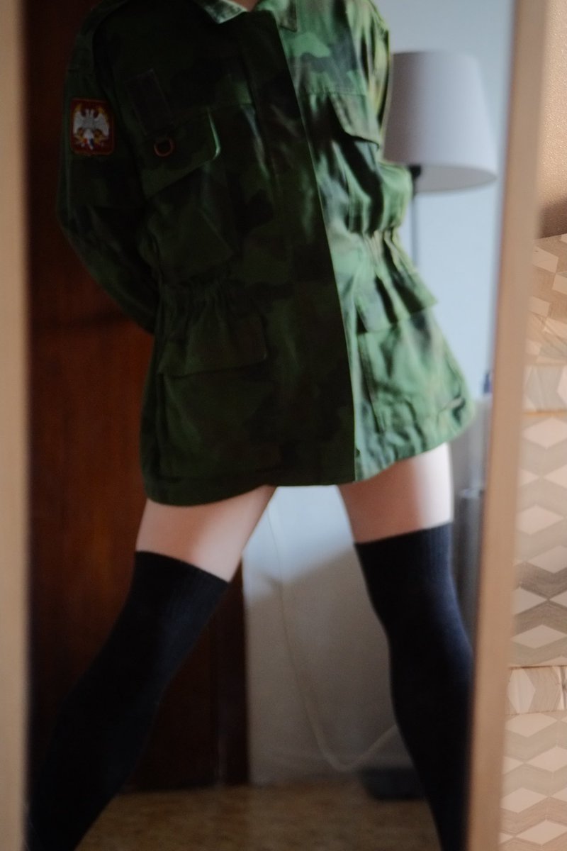 MeowAriBoy's tweet photo. Average camo jacket owner #femboy https://t.co/ALsv54WJaN