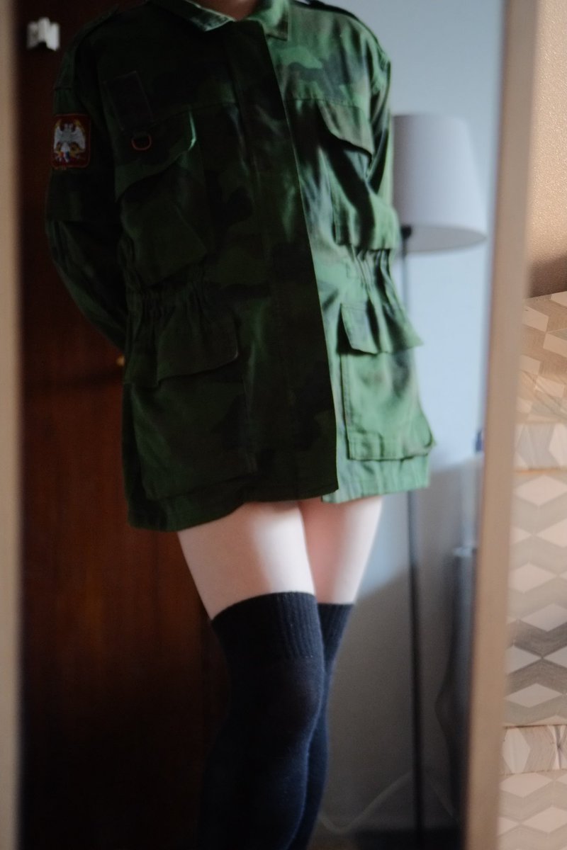MeowAriBoy's tweet photo. Average camo jacket owner #femboy https://t.co/ALsv54WJaN