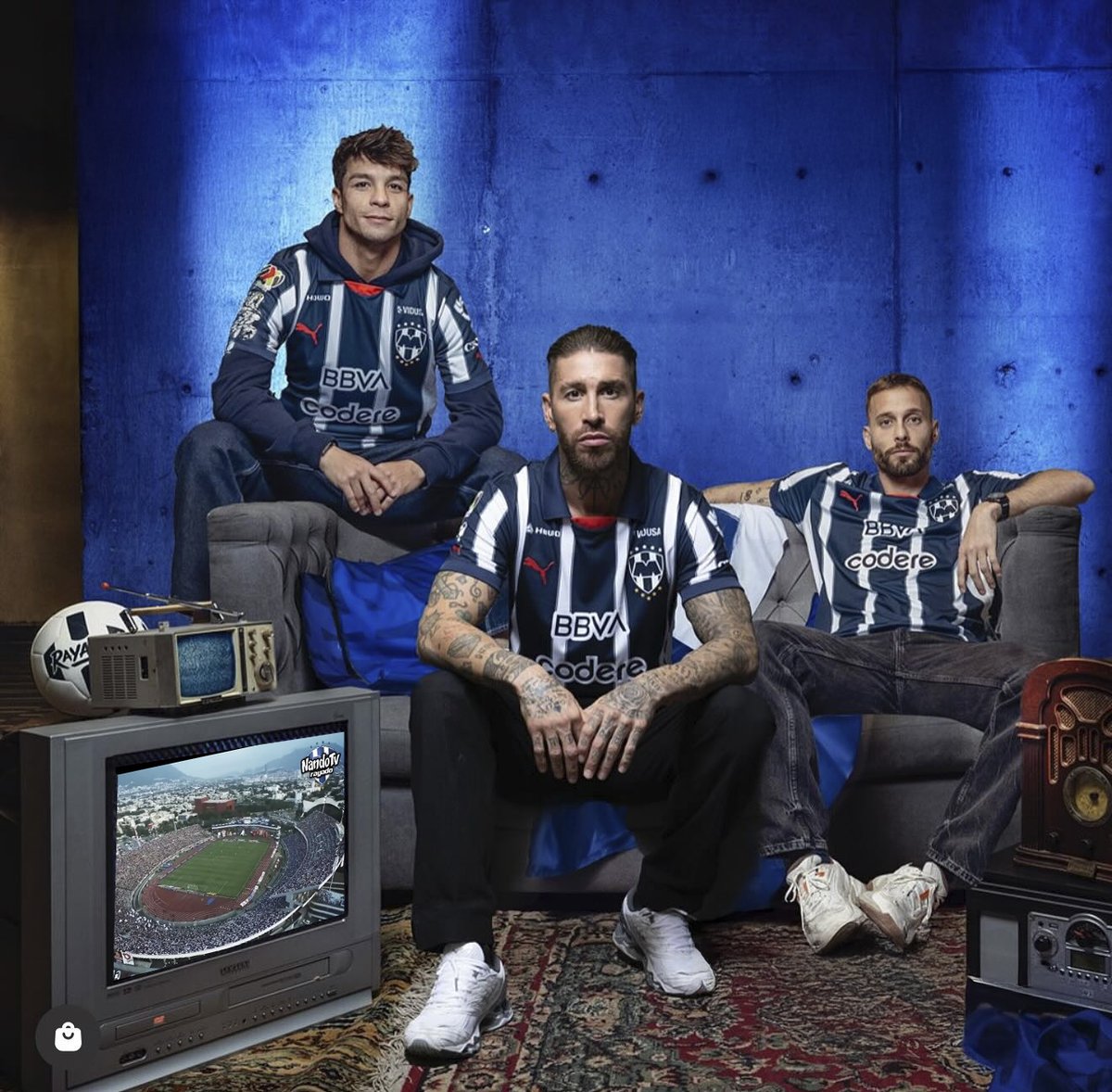 Así es la foto, viendo un vídeo de #NandoTvRayado 😎