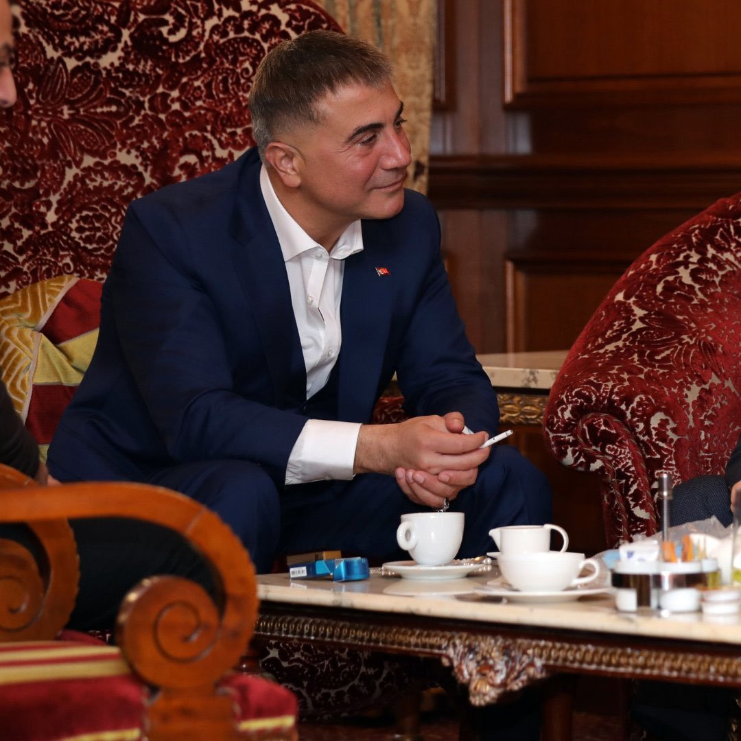 BaranSimse20603's tweet photo. Seni kimse yalnız bırakamaz, bıraktıramaz da. Onları kibrit kutusundan daha da küçülteceğini bildikleri için korkudan inlerine saklamaktan başka bir şey yapamazlar @sedat_peker... https://t.co/Px4M1Xl0jO