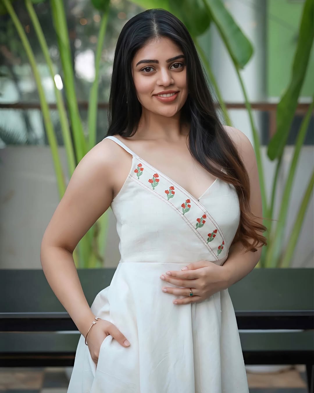 GpJ30Sba4Ac04sS?format=jpg&name=large