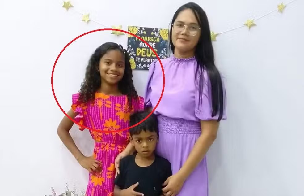 g1's tweet photo. Morre menina hospitalizada após comer ovo de Páscoa no MA; polícia investiga envenenamento https://t.co/YwpzAYtBBf #g1 https://t.co/315gMJLhf3