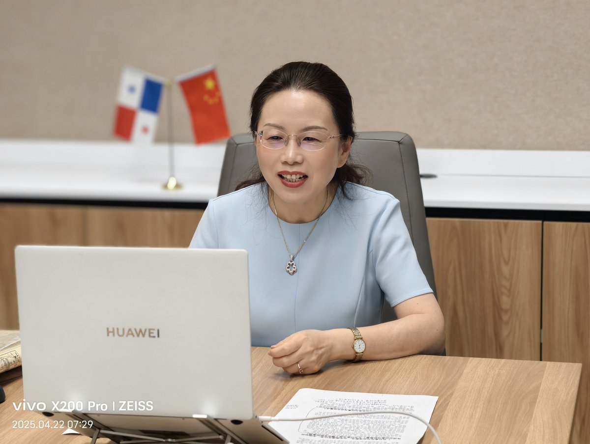 Fue un placer tener una entrevista de una hora con Álvaro esta mañana.  Hablamos sobre diversos temas, incluyendo el abuso de aranceles por parte de EE.UU. y las relaciones entre China y Panamá，etc.
En el contexto internacional actual, es más importante que nunca que China,