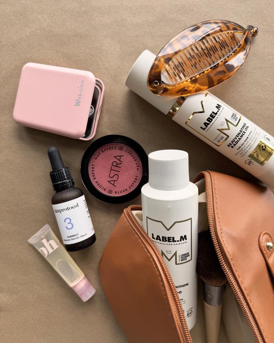 pierpaolohw's tweet image. Qualunque sia il tuo piano per le prossime settimane, una cosa è certa: in ogni kit da viaggio, c’è sempre spazio per LABEL.M!
Quale prodotto non può mancare nel tuo beauty per capelli perfetti anche lontano da casa?
#LABELM #SpringHoliday #BeautyEssential #Haircare