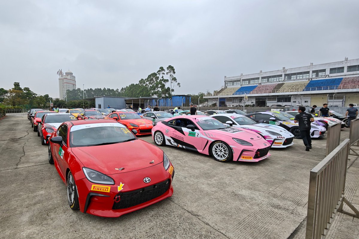 Dreammask_Ching's tweet image. 化个美美的妆去看轰轰轰的赛车车！
#MTSC #女装・男の娘 #女装人夫