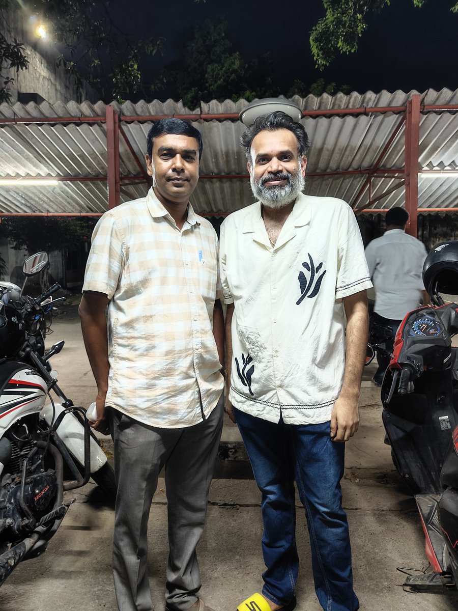 பிரேம்ஜிக்கு பாராட்டுகள்
******""
கருப்பையா முருகன் இயக்கத்தில் பிரேம்ஜி
<a href="/Premgiamaren/">PREMGI</a>
 கதை நாயகனாக நடித்த படம் #வல்லமை. அவருக்கு இதுவரை நடித்திராத, அழுத்தமான கேரக்டர். மகளுக்காக பழிவாங்கும் பாசக்கார அப்பா கேரக்டரில் முத்திரை பதித்து இருக்கிறார். காமெடி இல்லாத , வெகுளியான அவர்