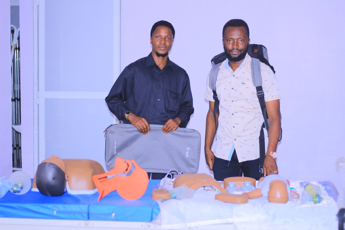 smartvisionrdc's tweet image. 🤝 Signature officielle du partenariat entre Smart Vision Academy et @SPOOA_PM_AFRICA!  
Unis pour renforcer les compétences médicales locales à Kalemie et au-delà.  
L&apos;avenir des soins de santé commence ici.  
#Partenariat #FormationMédicale #Kalemie #SPOOA #SmartVisionAcademy