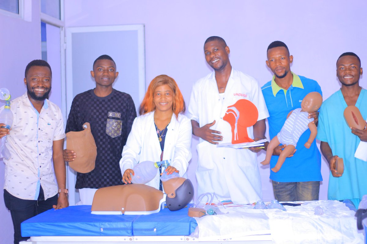 smartvisionrdc's tweet image. 🤝 Signature officielle du partenariat entre Smart Vision Academy et @SPOOA_PM_AFRICA!  
Unis pour renforcer les compétences médicales locales à Kalemie et au-delà.  
L&apos;avenir des soins de santé commence ici.  
#Partenariat #FormationMédicale #Kalemie #SPOOA #SmartVisionAcademy