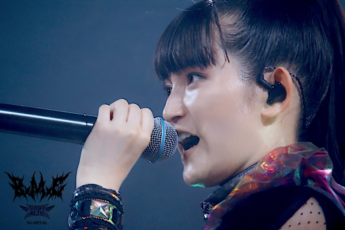 TENtenkomomo5's tweet photo. #BABYMETAL #LEGENDMM    
#SUｰMETAL #MOAMETAL #MOMOMETAL

#BMC で 闘う姐さんたち　皆左向き

流行り　廃り　気取り　誇り　証し　探し　バトリ　裸足ぃ
言葉　巧み　ひとり　ふたり　踊りぃ
狼煙　火消しぃ　　リアルフェイク語りぃ　錆びた鎖　幻ぃ

既読スルーなタイムライン https://t.co/ilCHHbdmDP