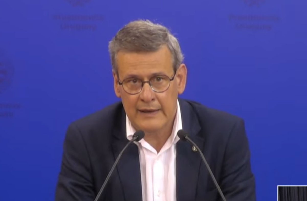 #AHORA | El prosecretario de Presidencia Jorge Díaz informa que la Justicia dispuso la cautela de un predio del Comando de la Armada tras recibir datos de que allí podría existir un enterramiento clandestino de desaparecidos duranta la dictadura. En la ejecución de la medida