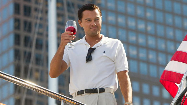 O vigarista que enganou Leonardo DiCaprio.

Conheça Jho Low.

- Roubou US$ 4,5 bilhões de seu próprio país.
- Pagou milhões a celebridades para se divertir.
- Desapareceu sem deixar rastros.

Veja como ele aplicou o maior golpe de que você nunca ouviu falar: