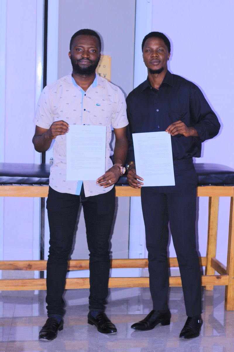 smartvisionrdc's tweet image. 🤝 Signature officielle du partenariat entre Smart Vision Academy et @SPOOA_PM_AFRICA!  
Unis pour renforcer les compétences médicales locales à Kalemie et au-delà.  
L&apos;avenir des soins de santé commence ici.  
#Partenariat #FormationMédicale #Kalemie #SPOOA #SmartVisionAcademy