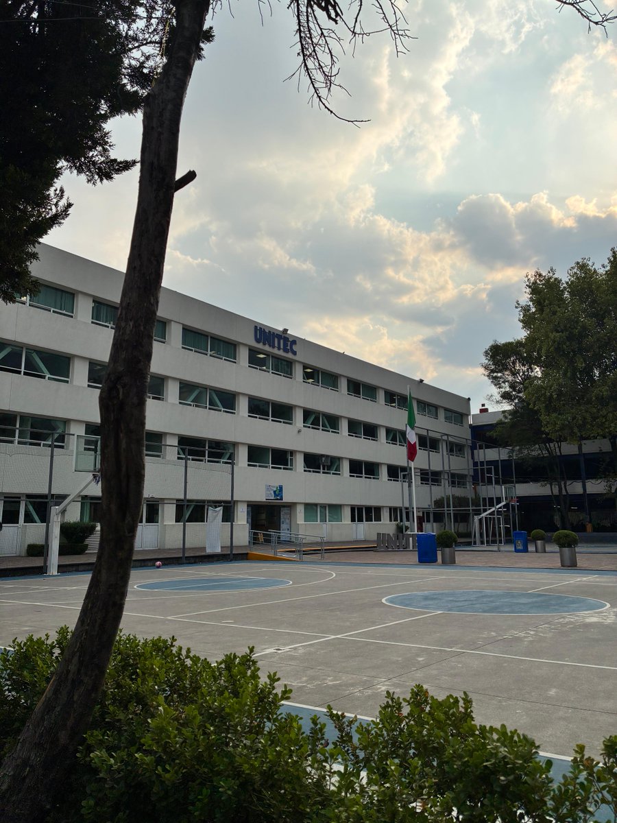 🎒💫 ¡El campus vuelve a tener vida!
Ya los extrañábamos… ahora sí: mochilas listas, pilas recargadas y ¡a darle con todo! 📚🔥
¿Qué era lo que más extrañabas? 👇💙