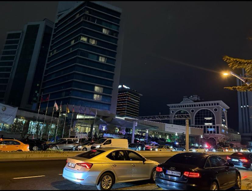 Bakan yardımcısının oğlunun düğünü için yolları kapatanlar, şimdi 23 Nisan’ı kutlayacak çocukları bahane edip trafiği düşünüyor!

105 yıl önce çocuklara armağan edilen bayrama, 105 yıl sonra engel konuluyor!
Egemenlik milletindir, izinle kutlanmaz!
Size inat, 23 Nisan’ı coşkuyla