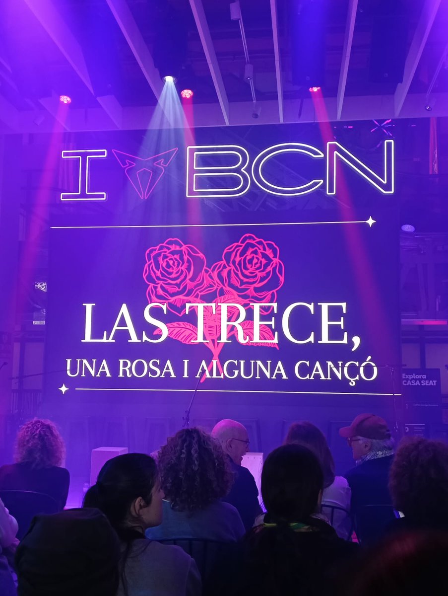 Avui "Las trece, una rosa i alguna cançó" a @casaseat  #ensagradaelteatre🎭