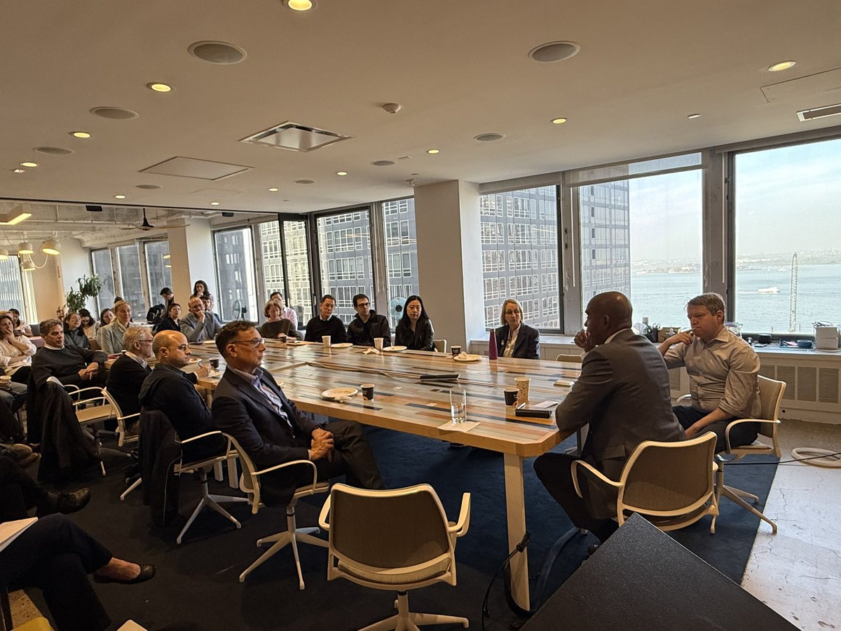 DelgadoforNY's tweet image. As we celebrate Earth Day, I had the pleasure of joining dozens of advocates and stakeholders in the climate space with @springstclimate to discuss how New York can meet this challenging moment—and effectively lead the nation—when it comes to both tackling the rising costs of…