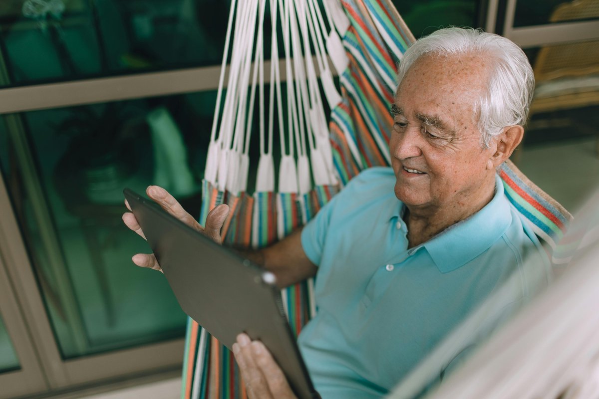 CogniFit's tweet image. 🧠 New study challenges the “digital dementia” myth: older adults using tech show 58% lower cognitive risk. 

📖 ow.ly/gbw850VFFwL

🎧 ow.ly/AtnA50VFFwM

#DigitalHealth #CognitiveAging #HealthyAging #Neuroscience #BrainHealth #AIGenerated
