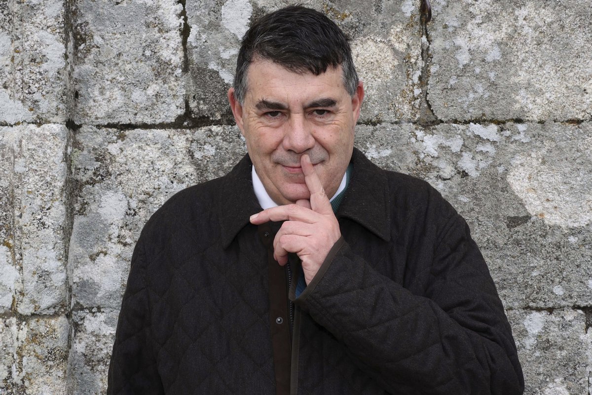 ✒️| "¿Quién salvó más árboles, el pen drive o los ecologistas?"  

- Miguel Anxo Bastos