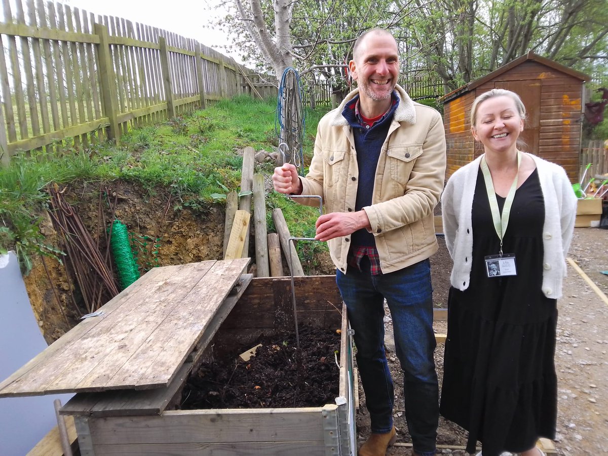 Dom from <a href="/ZestLeeds/">Zest</a> and Tara from Inspirations Nursery in #Horsforth looking at the community composting #CompostCollectiveLeeds