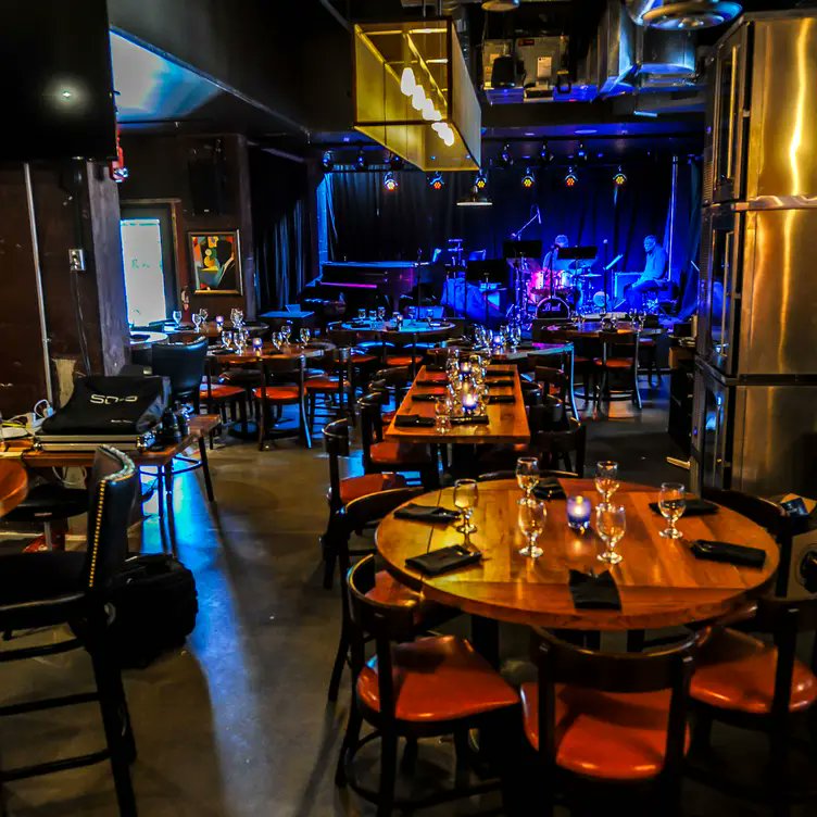 tolumide's tweet image. Baltimore! 🎶 I’m live TONIGHT — Tues, Apr 22 @ 7PM at Keystone Korner (Inner Harbor) 💃🏾✨
Afropop + Gospel + Soul + Good food = A whole vibe! 🥰
DM me for tix discount 🎟️
🎤 tolumidemusic.com
Let’s groove!
#BaltimoreEvents #LiveMusic #TolumiDE #SuyaSoul #AfropopVibes