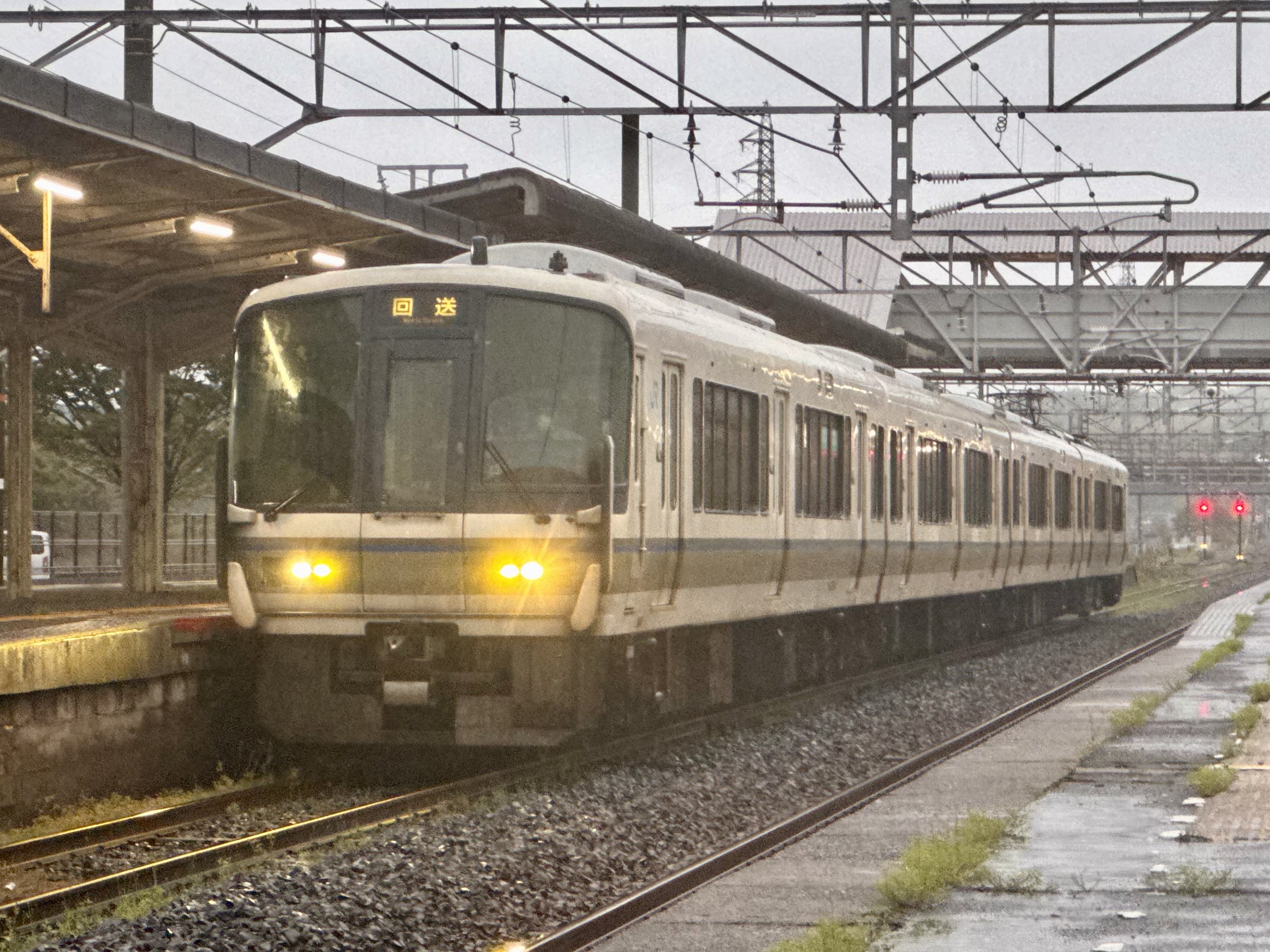 221系 JR西日本 クモハ221-28 (221系) 車両ガイド | レイルラボ(RailLab)