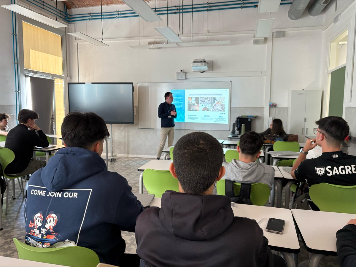 🌎 El nostre taller #ActuemPelClima torna a l’Institut de Sostenibilitat i Medi Ambient de Barcelona (<a href="/ismab_BCN/">ISMAB</a>).

Amb una visió global de la sostenibilitat, avui hem parlat sobre economia circular.

Moltes gràcies a l'alumnat i professorat que hi han assistit.