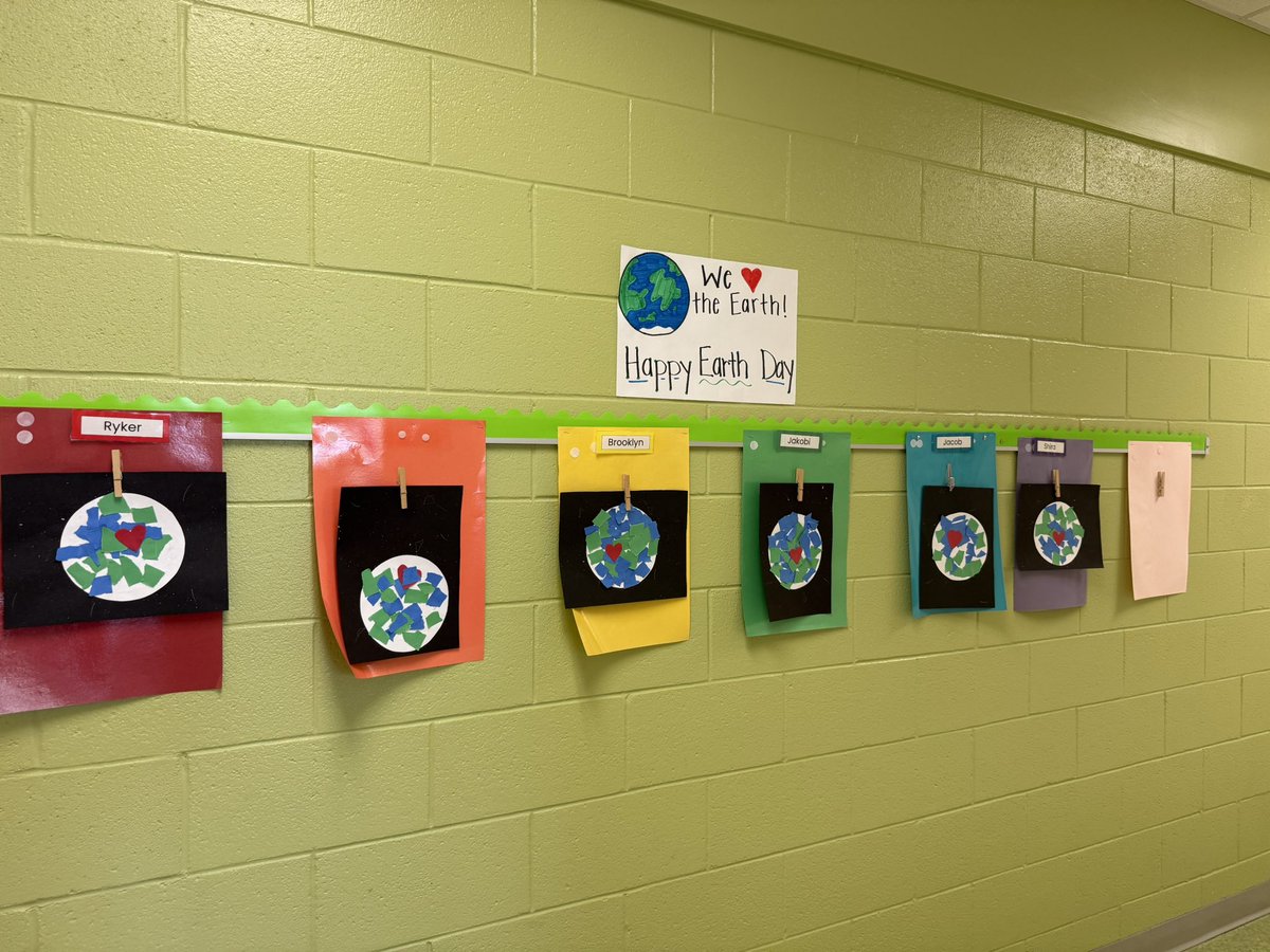 LHEStructuredPK's tweet photo. Happy Earth Day 🌎 You’re out of this world 🌍 

#StructuredPreK #EarthDay #LHECMES https://t.co/h259S406RZ