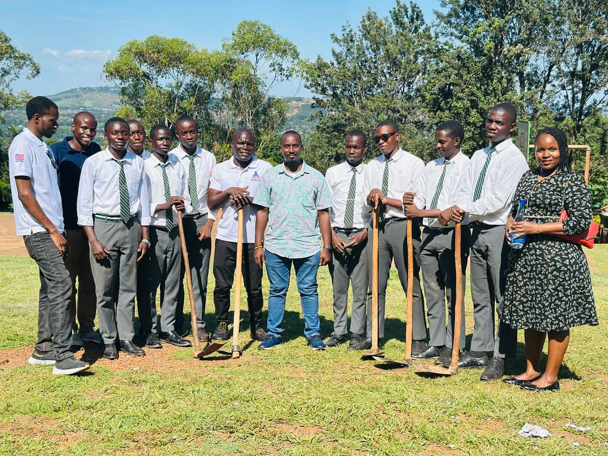 Trees For Life-Ug (@treesforlifeug) on Twitter photo Today's #WorldEarthDay celebration was more than just planting trees - it was about building a sustainable future!
Our team led by <a href="/YALIRLCAlumniUg/">YALIRLCEA Alumni- UG</a> & <a href="/USAlumniUganda/">U.S. Exchange Alumni Uganda</a> planted 100 trees at Kiira College Butikki and educated students on climate action.
Every small action counts! Today's #WorldEarthDay celebration was more than just planting trees - it was about building a sustainable future!
Our team led by <a href="/YALIRLCAlumniUg/">YALIRLCEA Alumni- UG</a> & <a href="/USAlumniUganda/">U.S. Exchange Alumni Uganda</a> planted 100 trees at Kiira College Butikki and educated students on climate action.
Every small action counts!