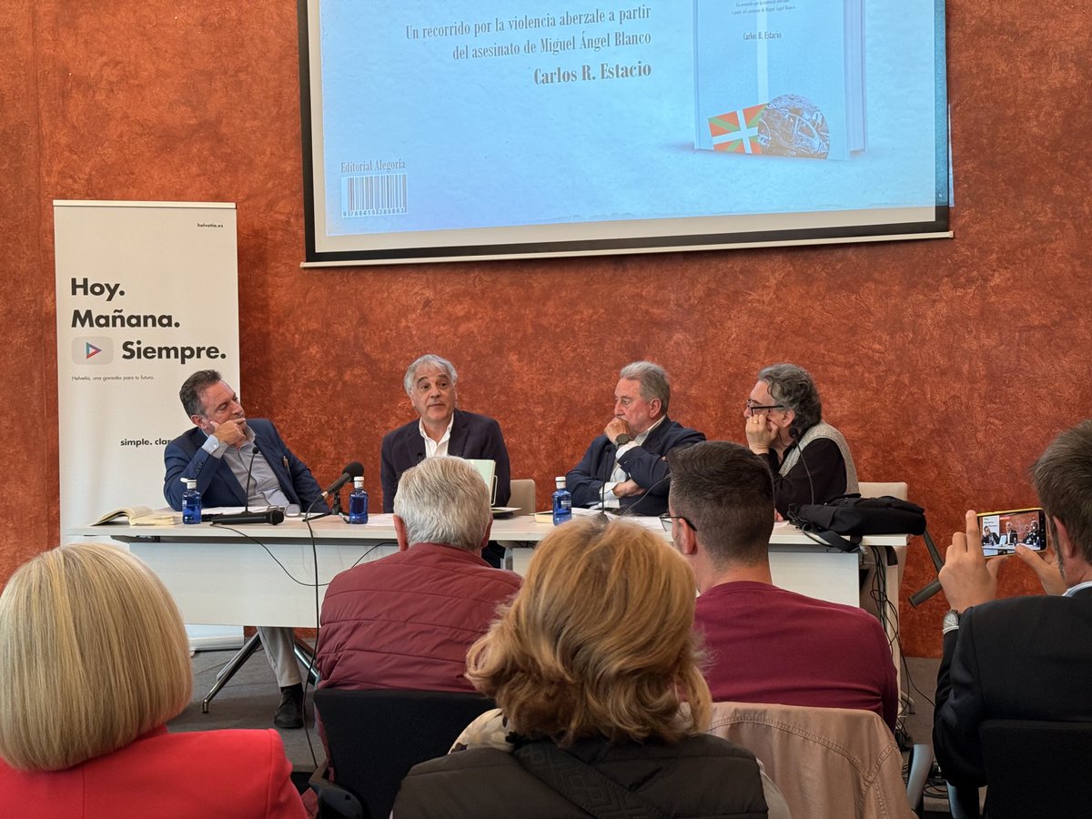 En la presentación de «La tribu caníbal», un libro imprescindible de Carlos R. Estacio para no olvidar la barbarie de ETA