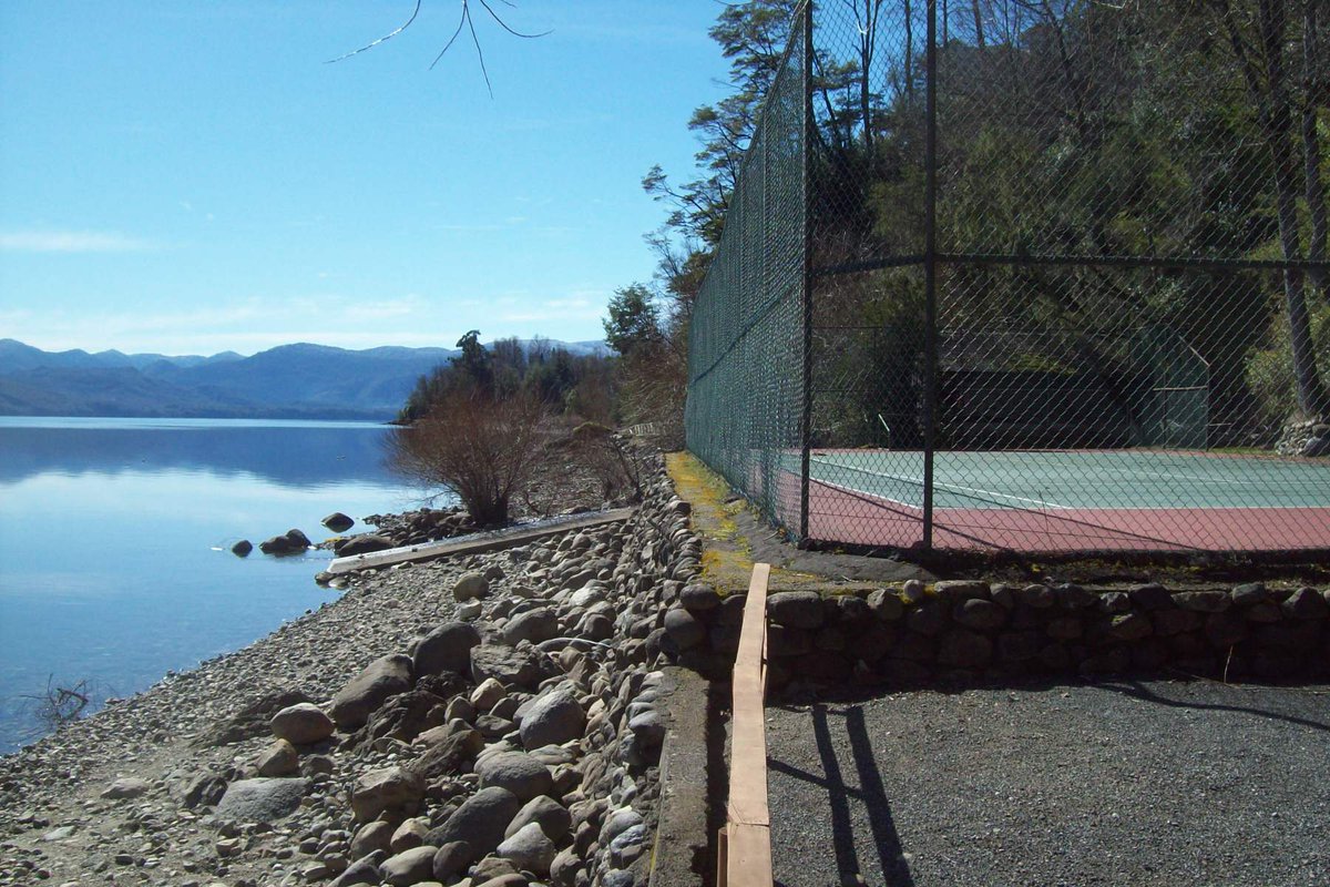 Honor Y Gloria ❤🔥 (@jovinomas) on Twitter photo Ustedes eran muy jóvenes cuando se descubrió que Piñera pagó $500 en contribuciones por su casa de 1000 m2 y 20 hectáreas en Caburgua logrando evadir $19.000.000 de contribuciones en 30 años. Hasta cancha de tenis tenía, pero hay gente que los sigue eligiendo. Ustedes eran muy jóvenes cuando se descubrió que Piñera pagó $500 en contribuciones por su casa de 1000 m2 y 20 hectáreas en Caburgua logrando evadir $19.000.000 de contribuciones en 30 años. Hasta cancha de tenis tenía, pero hay gente que los sigue eligiendo.