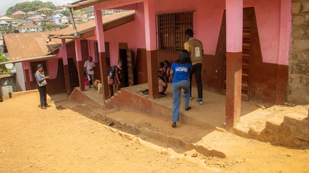 <a href="/UNDPSierraLeone/">UNDP in Sierra Leone</a> has launched a nationwide mission to assess schools set to benefit from the 🇨🇳-funded Global Development &amp; South-South Cooperation Fund Project. The project will provide high-quality furniture to improve learning in vulnerable schools &amp; universities across 🇸🇱.