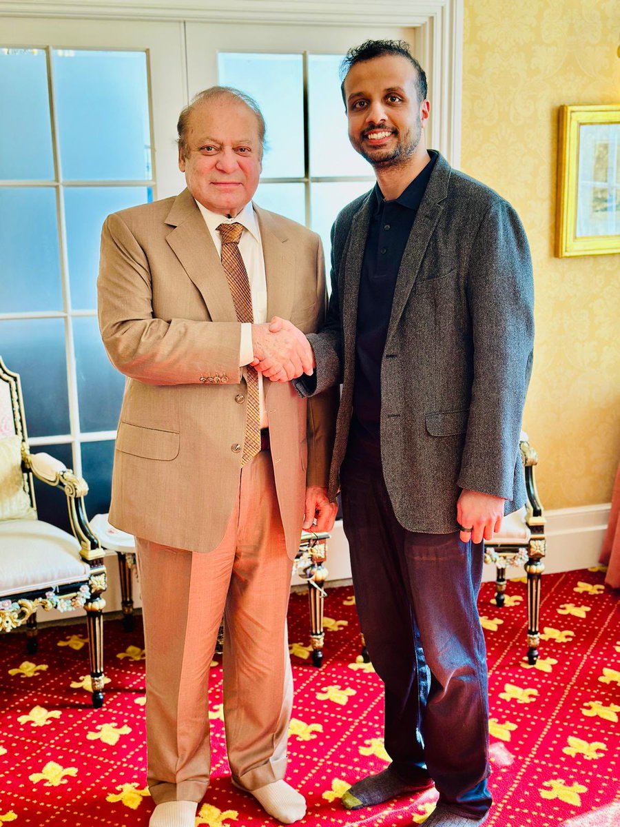 لیگی رہنما اسرار احمد مُنے خان (مرحوم) کی بیٹی ڈاکٹر ایمن فاطمہ اور داماد حسان خان کی صدر مسلم لیگ(ن) اور سابقہ وزیرِ اعظم پاکستان میاں محمد نواز شریف سے لندن میں ایون فیلڈ اُنکی رہائش گاہ پر خصوصی ملاقات <a href="/NawazSharifMNS/">Nawaz Sharif</a> <a href="/MaryamNSharif/">Maryam Nawaz Sharif</a>