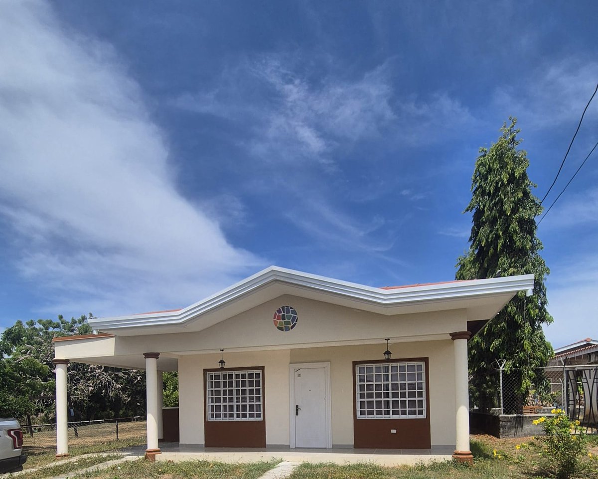 Chitreanos's tweet image. Se alquila casa en Reserva de Azuero en La Villa de LS
Casa de 3 cuartos, 2 baños, estacionamiento techado, lugar agradable y tranquilo.
Amoblada con aire acondicionado, estufa, refrigeradora, camas, etc.
Para mayor info pueden llamar o escribir al 6548-6360
$400 al mes