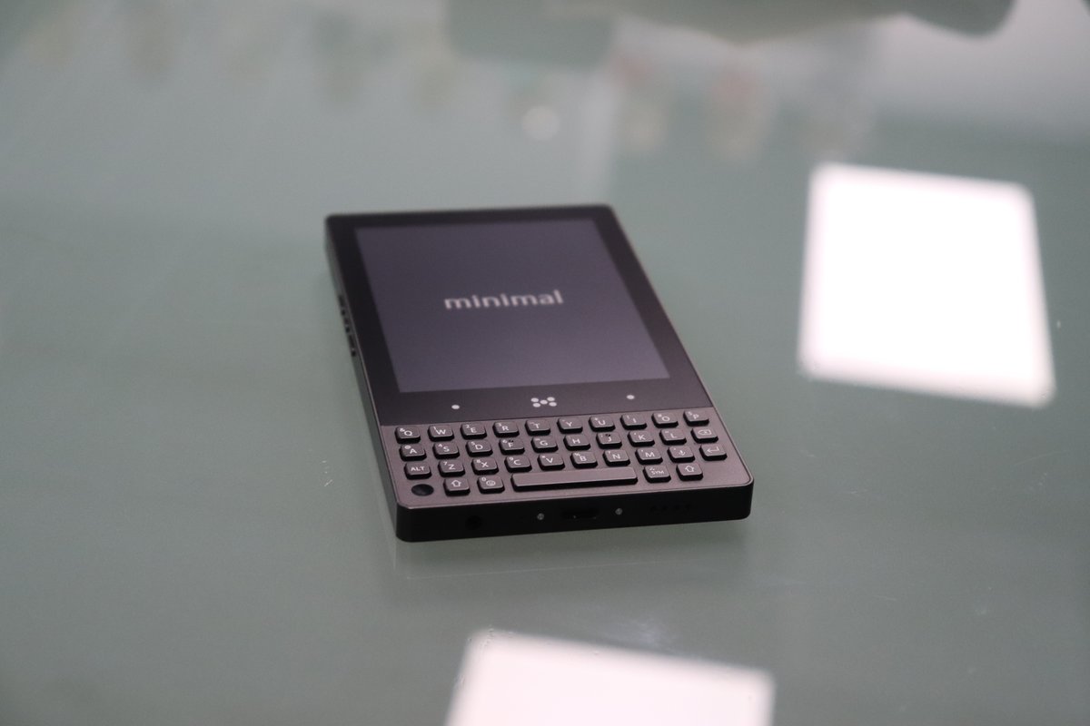 mryoukhna's tweet image. This isn’t a concept. This isn’t a render.
It’s real. It’s running. It’s everything you actually need in a phone and nothing you don’t.
📵 No doomscrolling.
⌨️ Full keyboard.
🔋 Week-long battery.
🧠 Designed to help you think, not sink.
#MinimalPhone