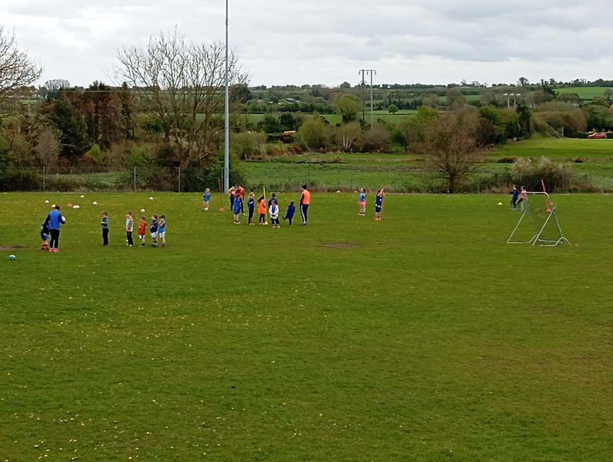 johnnynoonan12's tweet photo. Great stat to our first ever Easter camp in Mountmellick. Great kids and great coaches 👍 https://t.co/XgPZSJOGsD