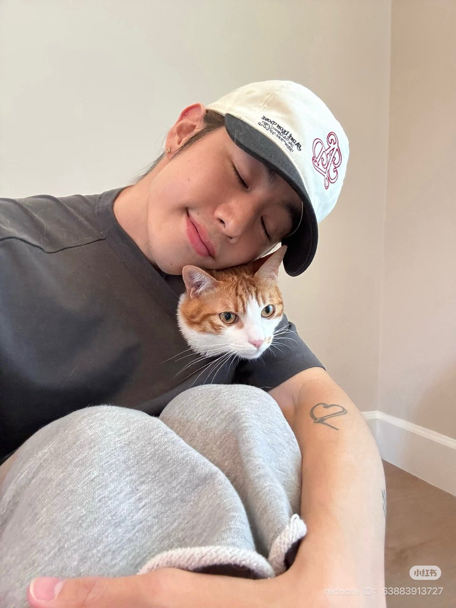 withyoumarktuan's tweet photo. 250422 Mark’s Rednote Update

“Came to pay my 🐱tax and 🐶tax”

#MarkTuan #Mark #段宜恩 #마크 
@marktuan @DNAmngmnt 
#GOT7 #갓세븐 @GOT7 @GOT7Official https://t.co/Ex9wyS4jcL