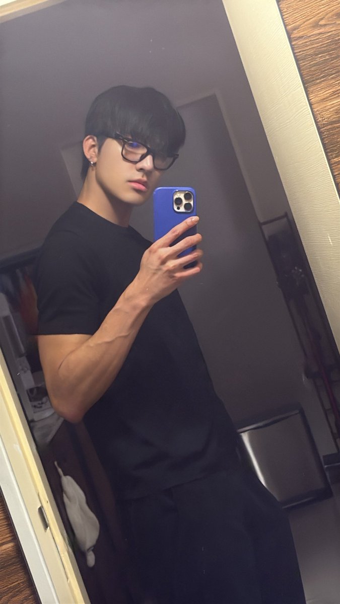 Earth Pirapat 🌏 tweet media