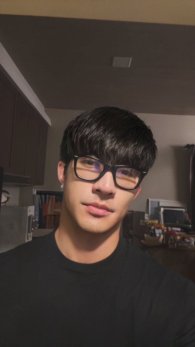 Earth Pirapat 🌏 tweet media