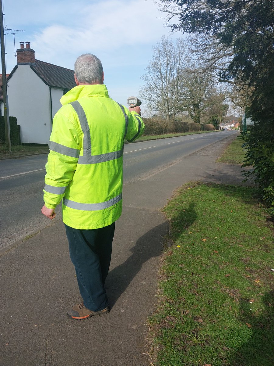 SpeedWatch | Volunteers have been out today to reduce the speeding in Chadwick End 🚙 
14 drivers will be receiving a letter in the post 🚨
