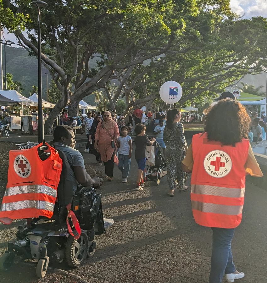 PIROI - Croix-Rouge française (@piroi_crf) on Twitter photo 🦟Epidémie de Chikungunya : la <a href="/CroixRouge/">Croix-Rouge fr</a> se mobilise.
👉 33 000 cas recensés depuis janvier, 7 décès et des hospitalisations en hausse
Dimanche dernier, plus de 300 personnes ont été sensibilisées par les bénévoles lors d'un évènement grand public 🦟Epidémie de Chikungunya : la <a href="/CroixRouge/">Croix-Rouge fr</a> se mobilise.
👉 33 000 cas recensés depuis janvier, 7 décès et des hospitalisations en hausse
Dimanche dernier, plus de 300 personnes ont été sensibilisées par les bénévoles lors d'un évènement grand public
