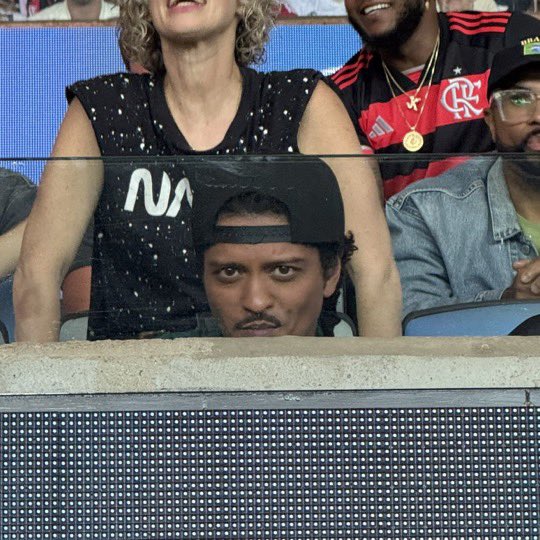 GeorginaMilo99's tweet image. Bruno felt a bit left out 😭 #ROSÉ #ROSÉxCOLDPLAY @numberoneHQ