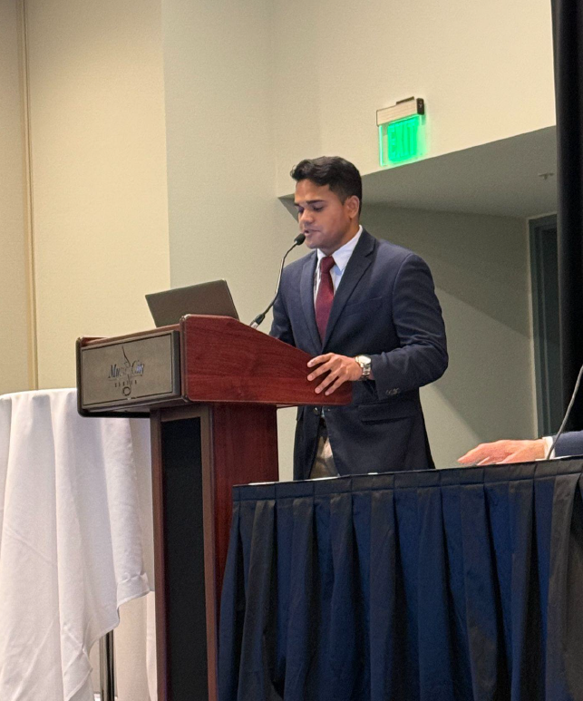 ZuckerSoM's tweet photo. ZSOM’s Eusha Hasan presented "The Feasibility of Pedal Access for Geniculate Artery Embolization” at #SIR2025 in Nashville!
5-minute research talk ➡️ global IR audience.
📸 alum Dr. Joe Moirano '23, now in IR residency at Weill Cornell!

#MedTwitter #IR #SIR2025 #ZSOM https://t.co/nPx1szdTcD