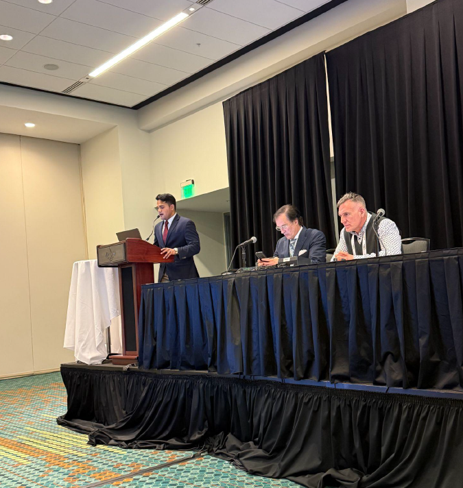 ZuckerSoM's tweet photo. ZSOM’s Eusha Hasan presented "The Feasibility of Pedal Access for Geniculate Artery Embolization” at #SIR2025 in Nashville!
5-minute research talk ➡️ global IR audience.
📸 alum Dr. Joe Moirano '23, now in IR residency at Weill Cornell!

#MedTwitter #IR #SIR2025 #ZSOM https://t.co/nPx1szdTcD