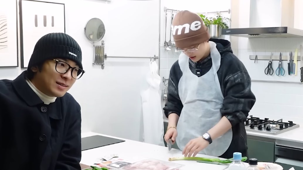 sounds_of_cheol's tweet image. cookscoups with wonwoo 🤎🖤