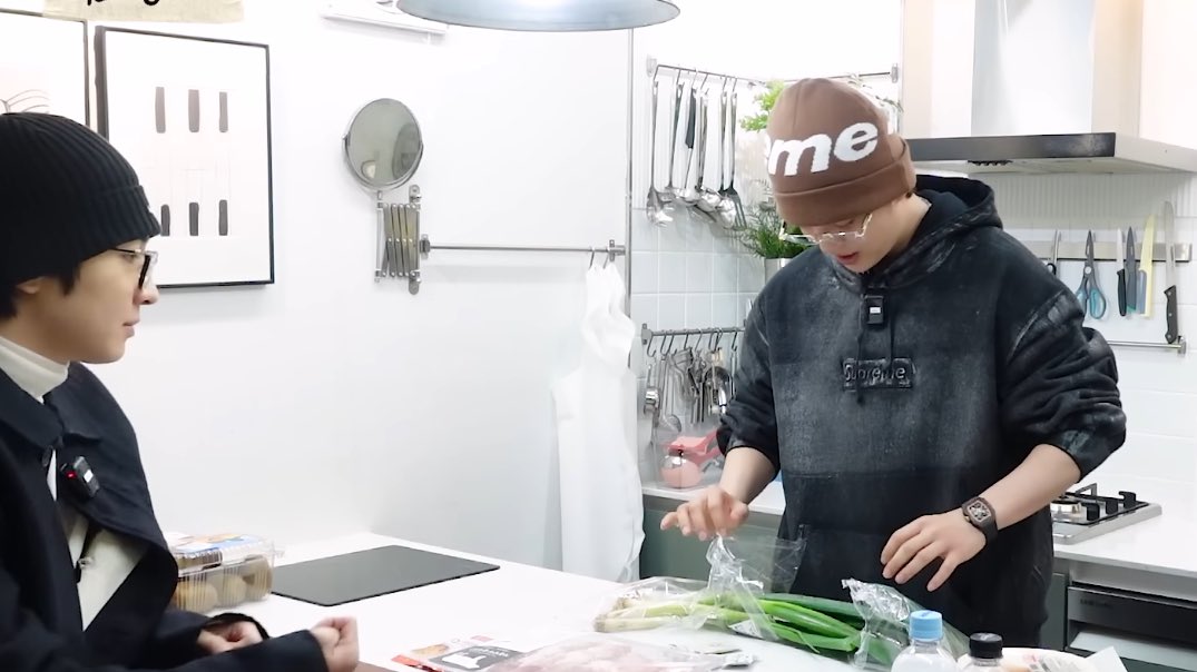 sounds_of_cheol's tweet image. cookscoups with wonwoo 🤎🖤