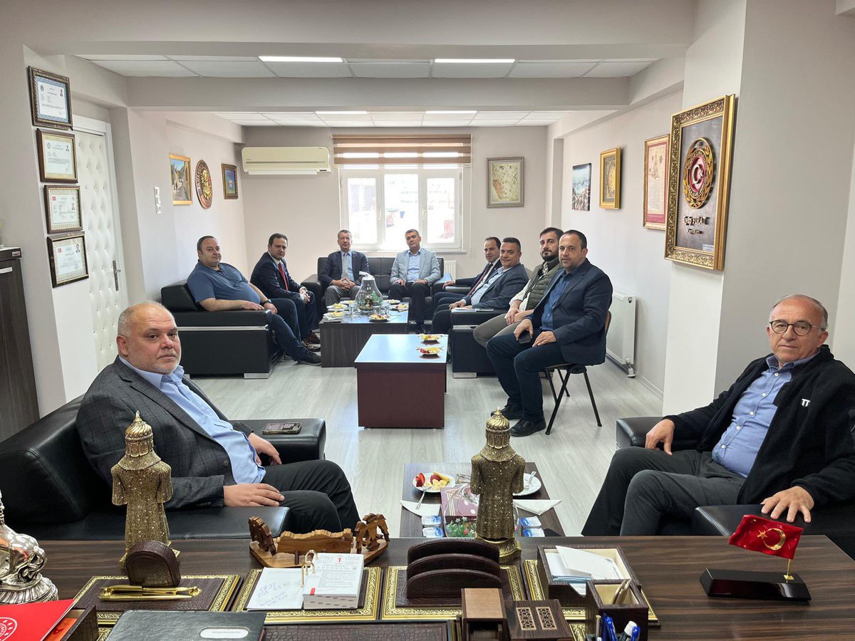 Hayrabolu Kaymakamımız Eyüp Fırat’a, İl başkan yardımcılarımız ve ilçe başkanlarımızla birlikte nezaket ziyaretinde bulunduk.

Misafirperverliği ve nazik ev sahipliği için kendilerine teşekkür ediyoruz.