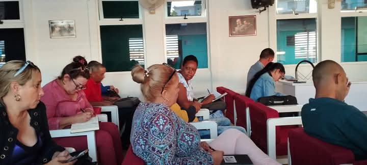 Se realiza reunión encabezada por la Primera Secretaria del PCC, la Presidenta de la Asamblea y el Intendente para el aseguramiento del #PrimeroDeMayo y otras prioridades de trabajo. #LatirAvileño #FlorenciaVaConTodos