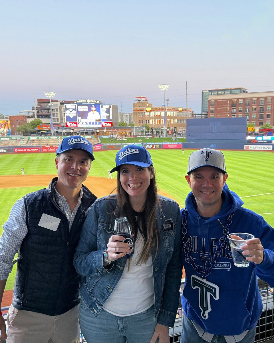 USACSolutions's tweet photo. We had a blast at the Tulsa Drillers game last week! Our Saint Francis physicians joined EM residents from University of Oklahoma and Oklahoma State University. Thanks to all who came by and made it memorable! To plan an event for your program, email residents_fellows@usacs.com. https://t.co/fVfUKpBiUJ